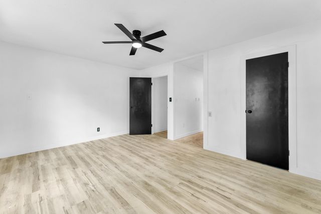 1453 East Livingston Street, Springfield, MO 65803