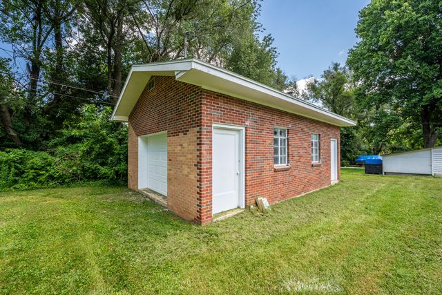 1453 East Livingston Street, Springfield, MO 65803