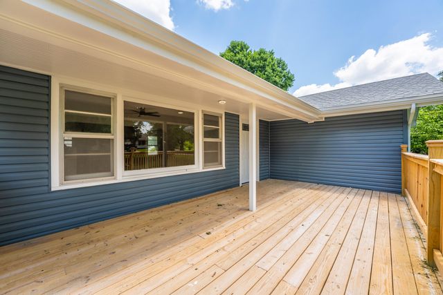 1453 East Livingston Street, Springfield, MO 65803