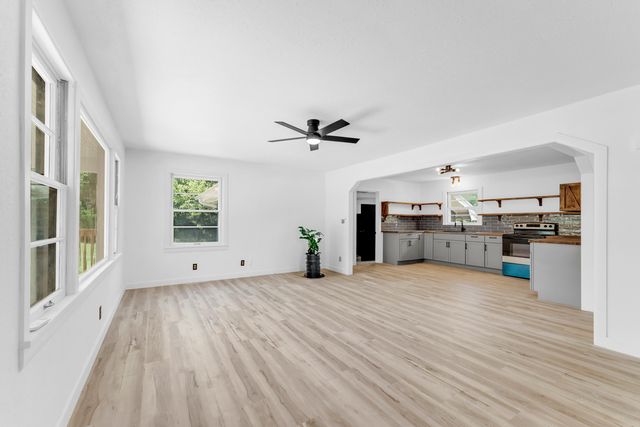 1453 East Livingston Street, Springfield, MO 65803