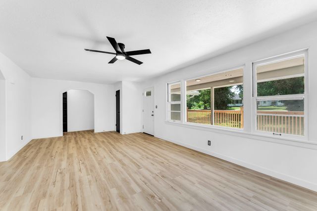 1453 East Livingston Street, Springfield, MO 65803