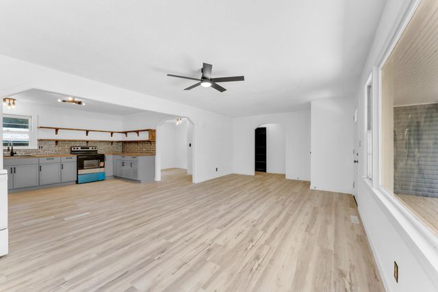 1453 East Livingston Street, Springfield, MO 65803