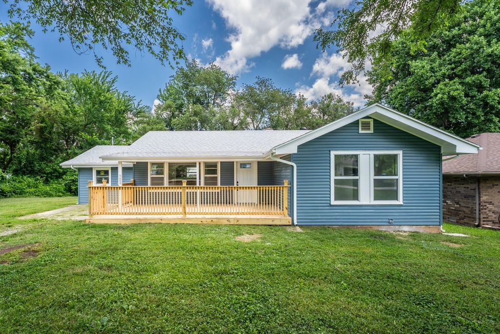 1453 East Livingston Street, Springfield, MO 65803