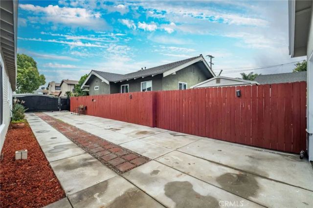 743 Ohio, Long Beach, CA 90804