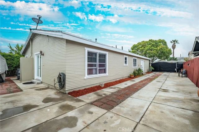 743 Ohio, Long Beach, CA 90804