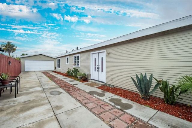 743 Ohio, Long Beach, CA 90804