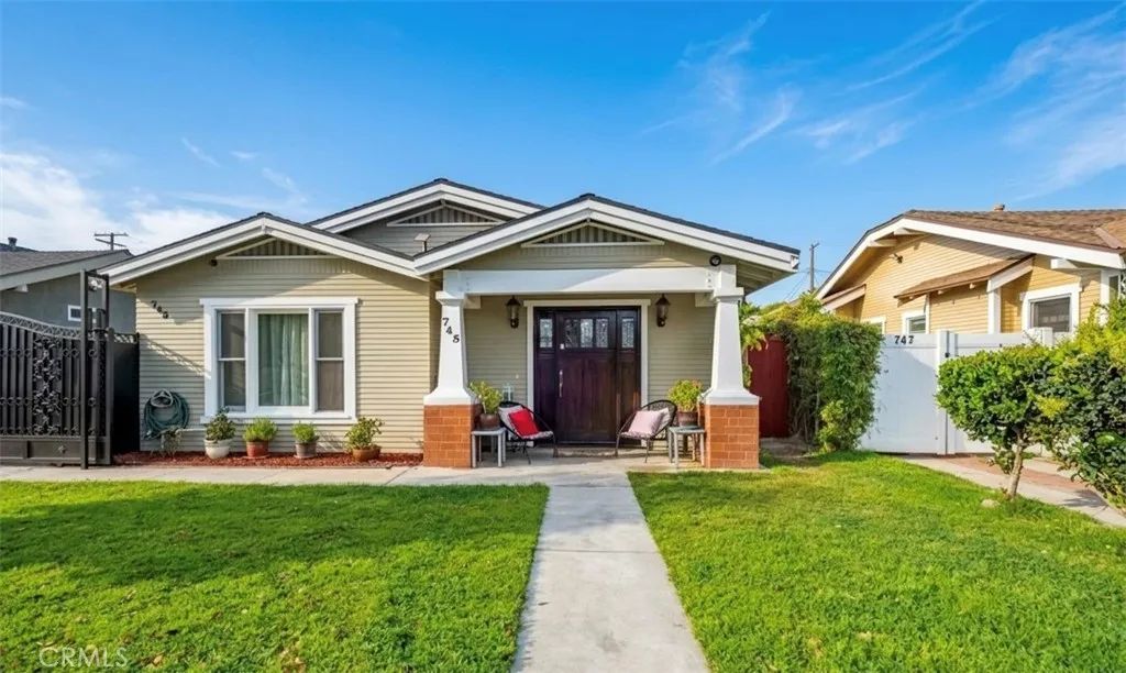 743 Ohio, Long Beach, CA 90804