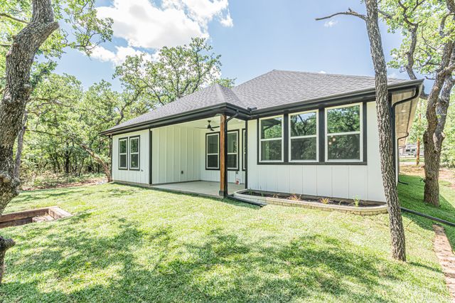 109 Gordons Circle, Runaway Bay, TX 76426