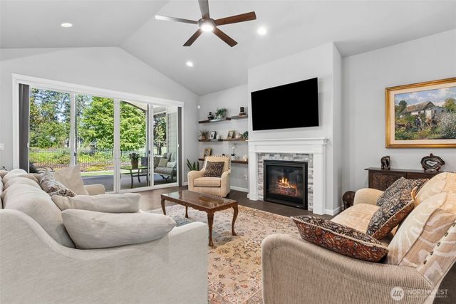 4309 Bogey Drive NE, Lacey, WA 98516