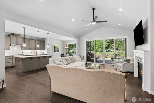 4309 Bogey Drive NE, Lacey, WA 98516