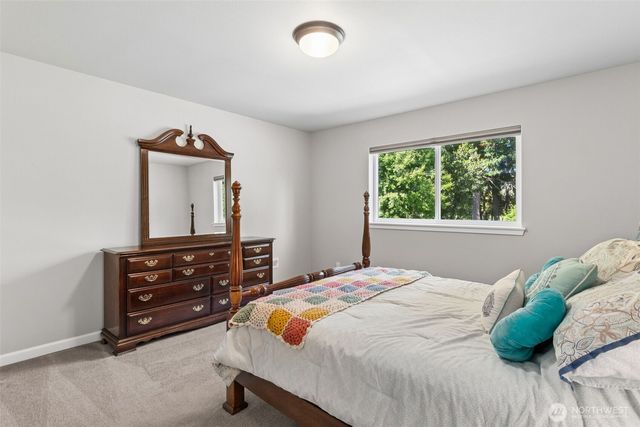 4309 Bogey Drive NE, Lacey, WA 98516