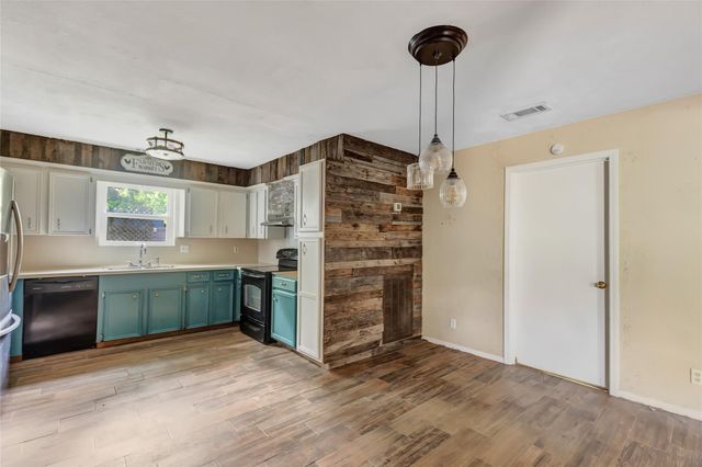 3005 Kindt Drive, Dayton, TX 77535