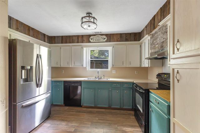 3005 Kindt Drive, Dayton, TX 77535