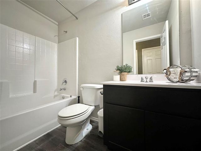 1914 Oak Tree Court, Shawnee, OK 74804