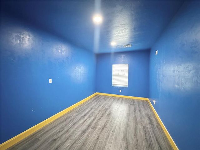 1914 Oak Tree Court, Shawnee, OK 74804