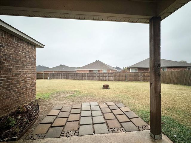 1914 Oak Tree Court, Shawnee, OK 74804