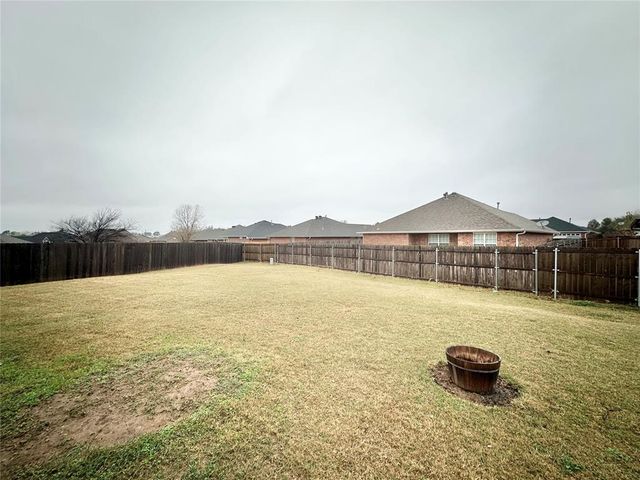 1914 Oak Tree Court, Shawnee, OK 74804