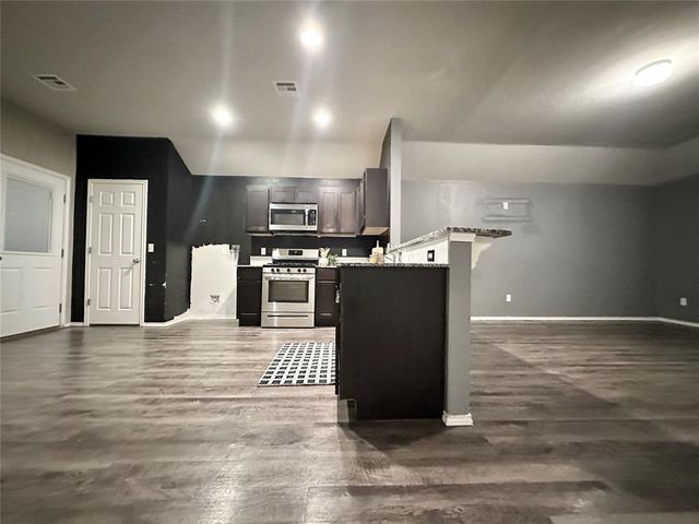 1914 Oak Tree Court, Shawnee, OK 74804