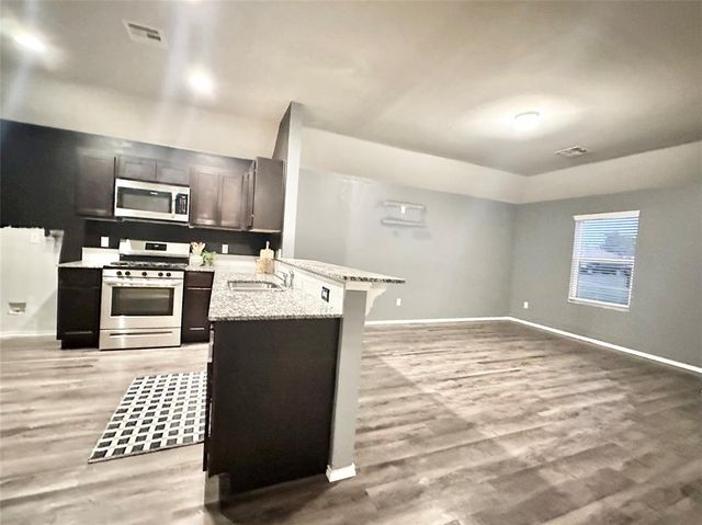 1914 Oak Tree Court, Shawnee, OK 74804