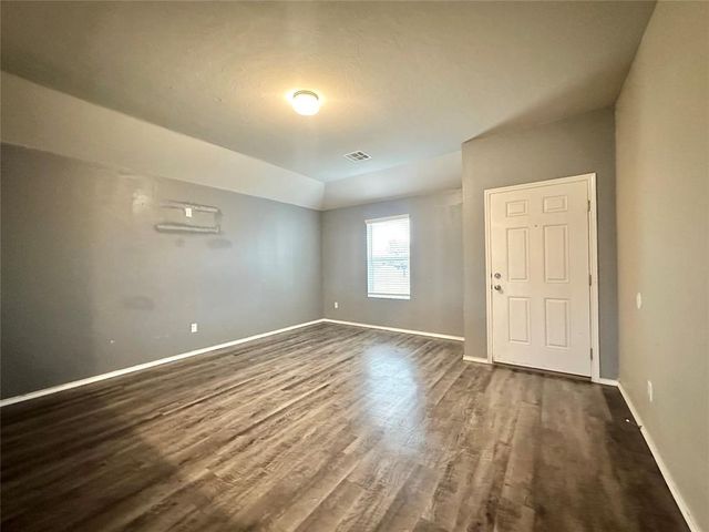 1914 Oak Tree Court, Shawnee, OK 74804