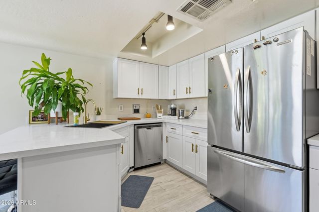 4205 E LUDLOW Drive, Phoenix, AZ 85032
