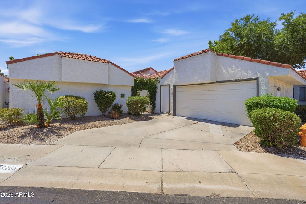 4205 E LUDLOW Drive, Phoenix, AZ 85032
