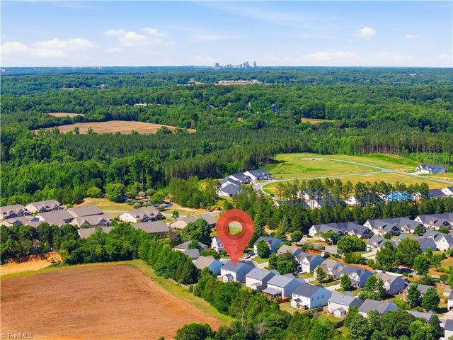 195 Creeks Edge Court, Clemmons, NC 27012