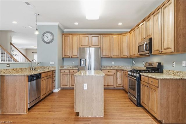 195 Creeks Edge Court, Clemmons, NC 27012
