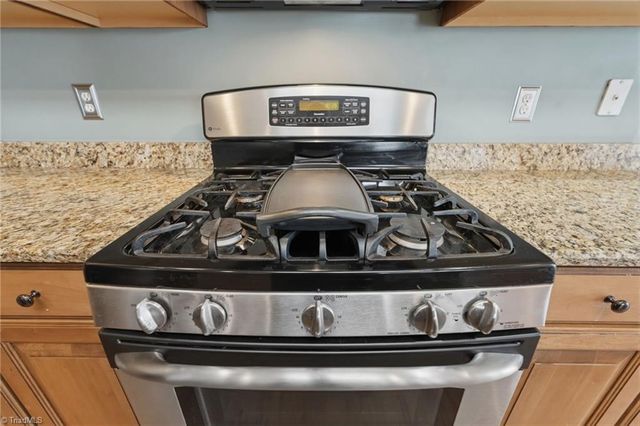 195 Creeks Edge Court, Clemmons, NC 27012