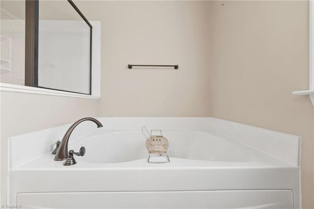 195 Creeks Edge Court, Clemmons, NC 27012