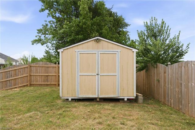 195 Creeks Edge Court, Clemmons, NC 27012