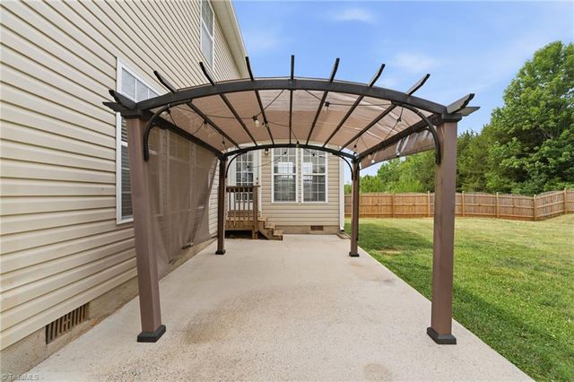 195 Creeks Edge Court, Clemmons, NC 27012