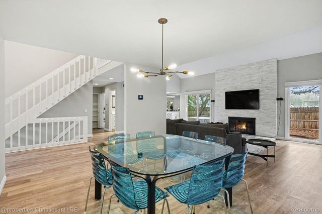 5143 Woodlands Drive, Bloomfield Hills, MI 48302