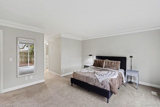 5143 Woodlands Drive, Bloomfield Hills, MI 48302