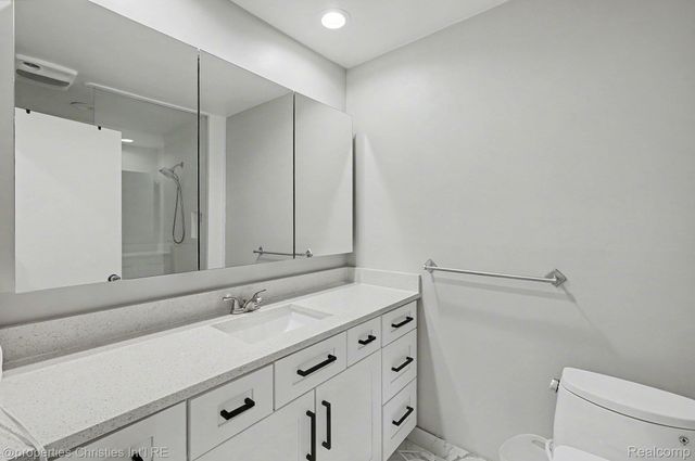 5143 Woodlands Drive, Bloomfield Hills, MI 48302