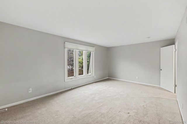 5143 Woodlands Drive, Bloomfield Hills, MI 48302