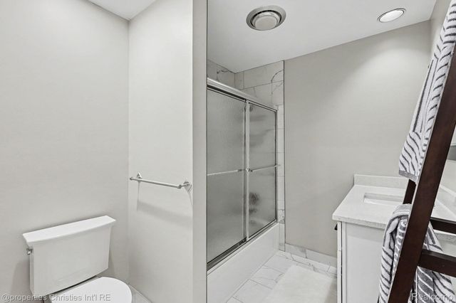 5143 Woodlands Drive, Bloomfield Hills, MI 48302