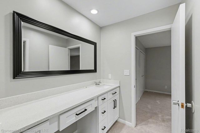 5143 Woodlands Drive, Bloomfield Hills, MI 48302