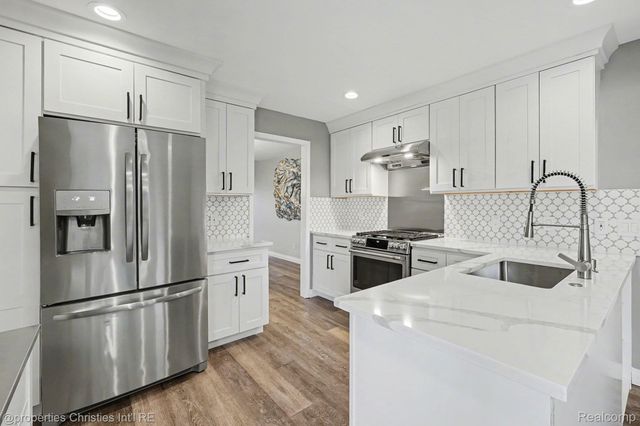 5143 Woodlands Drive, Bloomfield Hills, MI 48302