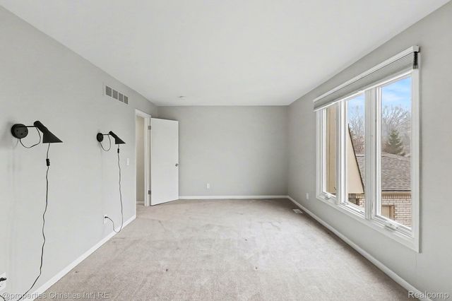 5143 Woodlands Drive, Bloomfield Hills, MI 48302