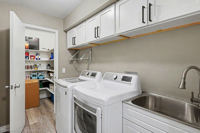 5143 Woodlands Drive, Bloomfield Hills, MI 48302