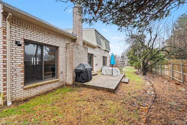 5143 Woodlands Drive, Bloomfield Hills, MI 48302