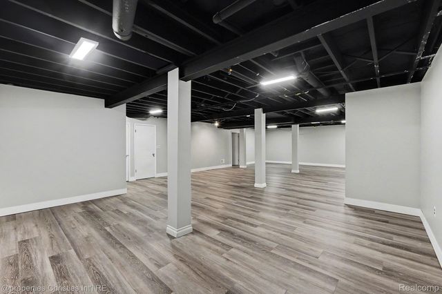 5143 Woodlands Drive, Bloomfield Hills, MI 48302