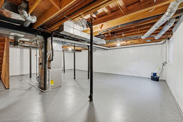 5143 Woodlands Drive, Bloomfield Hills, MI 48302