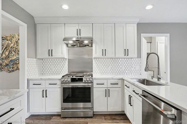 5143 Woodlands Drive, Bloomfield Hills, MI 48302