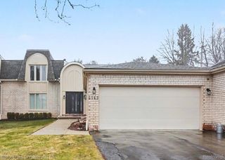 5143 Woodlands Drive, Bloomfield Hills, MI 48302