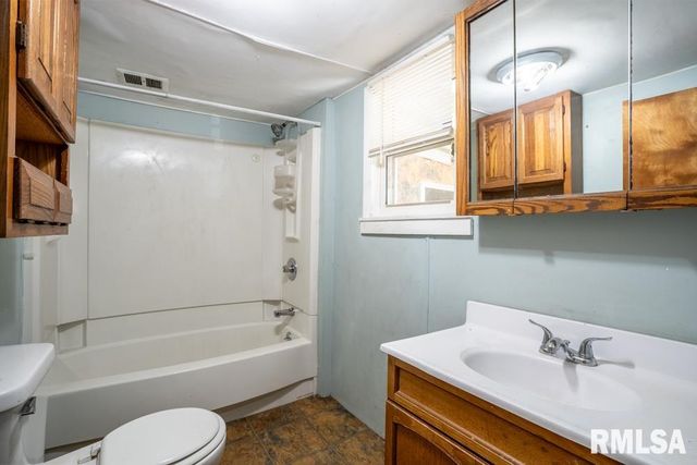 1500 N 13TH Street, Herrin, IL 62948