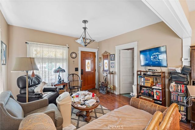712 E Washington Ave, Orange, CA 92866