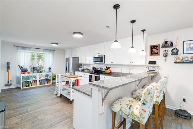 1215 Cleona DR, Chesapeake, VA 23324