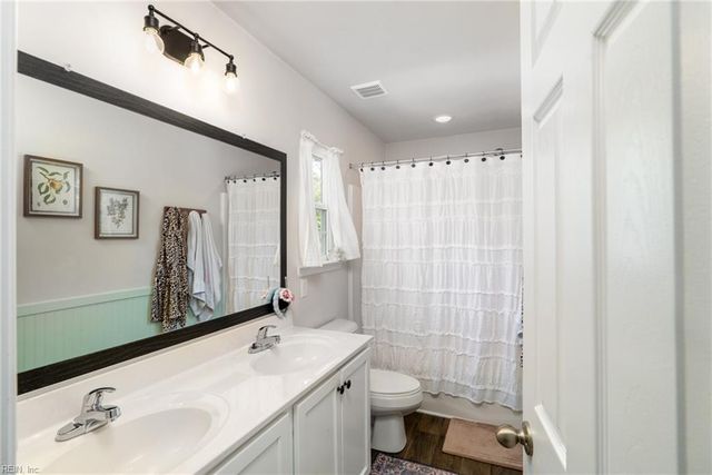 1215 Cleona DR, Chesapeake, VA 23324